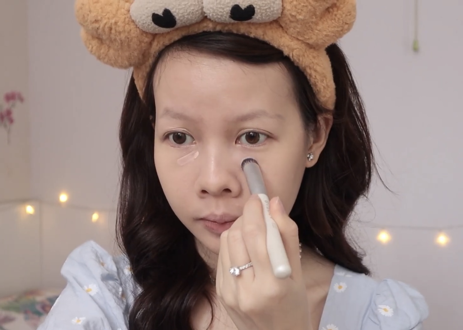 Kem che khuyết điểm mắt Carslan giúp bạn nhìn trẻ trung hơn Kem che khuyết điểm mắt Carslan giúp bạn nhìn trẻ trung hơn