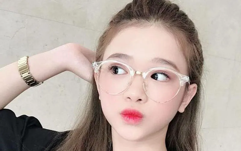 Trang Điểm Cho Các Nàng Đeo Kính: Mẹo Trang Điểm Giúp Bạn Luôn Nổi Bật Và Cuốn Hút