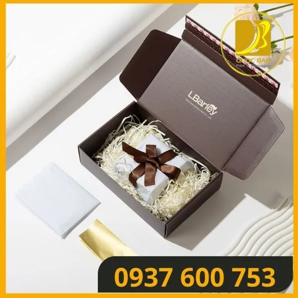 Mực in an toàn: Bảo vệ sức khỏe người dùng với hộp giấy carton đóng hàng.