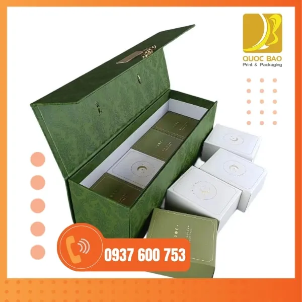 In hộp giấy cứng giúp hộp Trung Thu cao cấp trở nên sang trọng, đẳng cấp