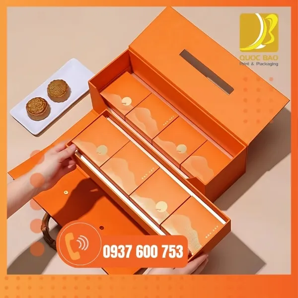 In hộp giấy cứng giúp hộp Trung Thu cao cấp trở nên sang trọng, đẳng cấp