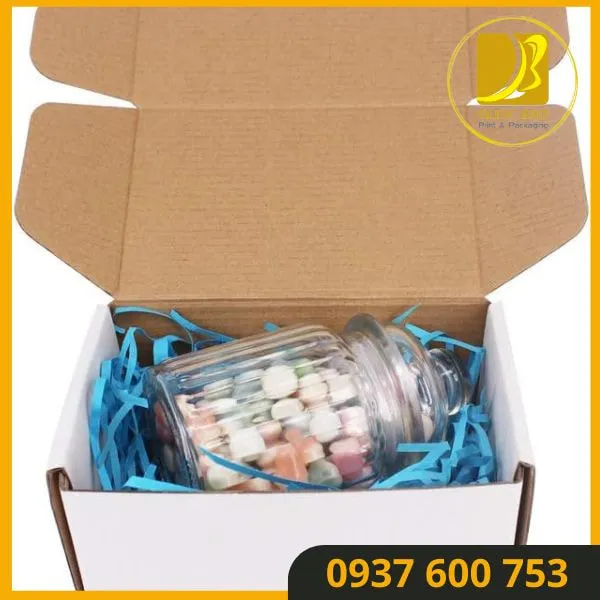In ấn offset: Chất lượng in cao cho hộp giấy carton đóng hàng.
