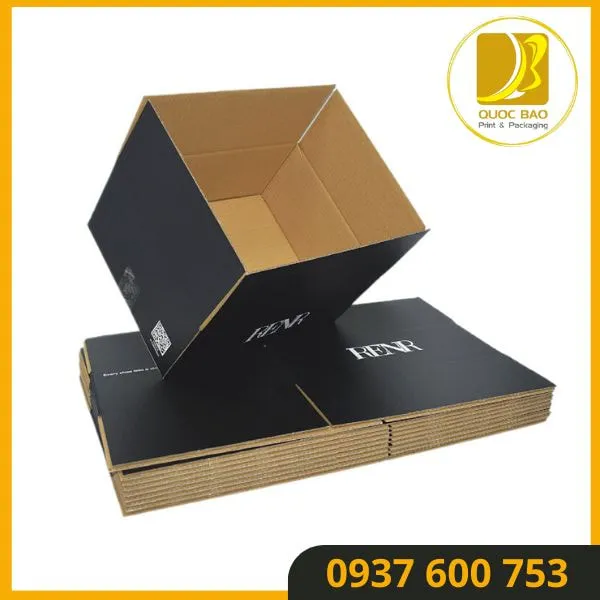 Hộp giấy carton đóng hàng thiết kế gọn nhẹ, dễ dàng mang theo và vận chuyển.