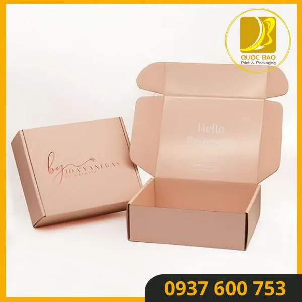 Hộp giấy carton đóng hàng thân thiện với môi trường: Sử dụng nguyên liệu tái chế.