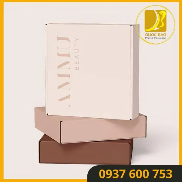 Hộp giấy carton đóng hàng thân thiện với môi trường: Sử dụng nguyên liệu tái chế.