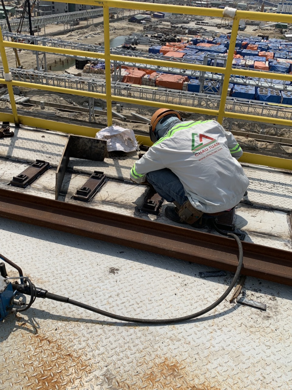 Lắp đặt ray - thép ray - Châu Tuấn