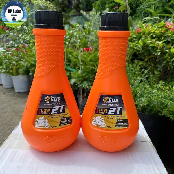 Nhớt 2 Thì Zeus 2T Racing 700ML Màu Đen Nhập khẩu Indonesia
