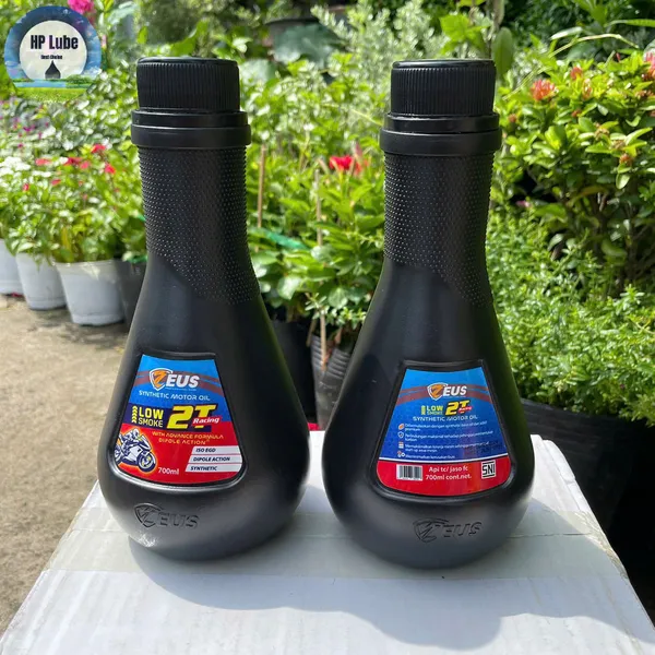 Nhớt 2 Thì Zeus 2T Racing 700ML Màu Đen Nhập khẩu Indonesia