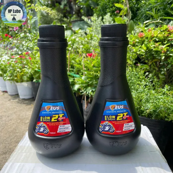 Nhớt 2 Thì Zeus 2T Racing 700ML Màu Đen Nhập khẩu Indonesia