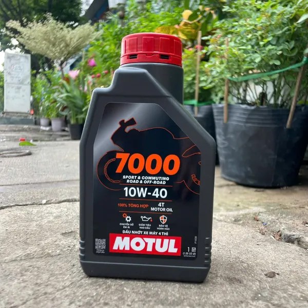 Nhớt Motul  7000 (H-Tech 100 4T 10W40) Mẫu Mới Cao Cấp Cho Mọi loại xe số, xe côn tay, PKL dung tích 1L