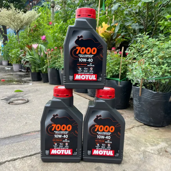 Nhớt Motul  7000 (H-Tech 100 4T 10W40) Mẫu Mới Cao Cấp Cho Mọi loại xe số, xe côn tay, PKL dung tích 1L
