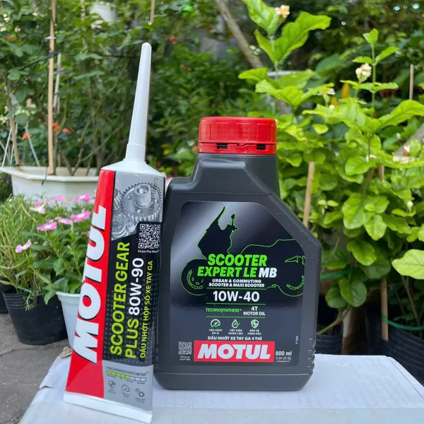 Nhớt Xe Tay Ga Motul Scooter Expert LE 10W40 0.8L