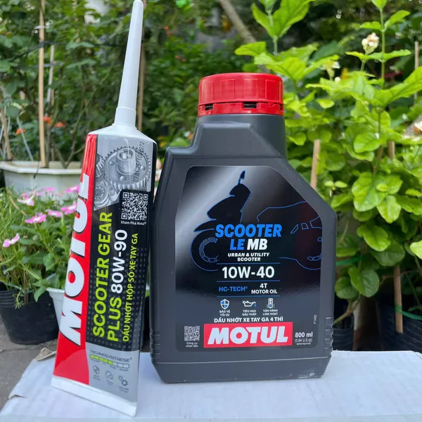 Nhớt Motul Xe Tay Ga Motul Scooter LE 4T 10W40 800ml Màu Xanh Dương Chính Hãng Nhập Khẩu