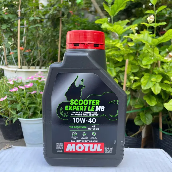 Nhớt Xe Tay Ga Motul Scooter Expert LE 10W40 0.8L