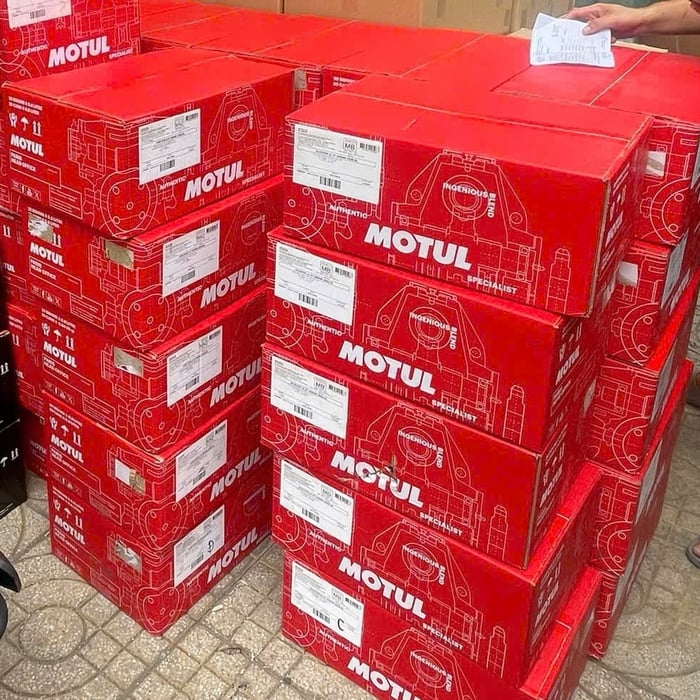 Mua Sỉ Thùng 12 Chai Nhớt Motul  7000 Cao Cấp Cho Mọi Loại Xe Số, Xe Côn Tay, PKL Dung Tích 1L
