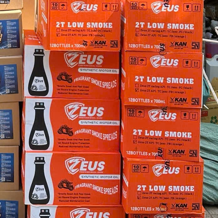 Mua Sỉ Thùng 12 Chai Nhớt 2 Thì Zeus 2T Racing 700ML Màu Đen Cho Xe 2 Thì