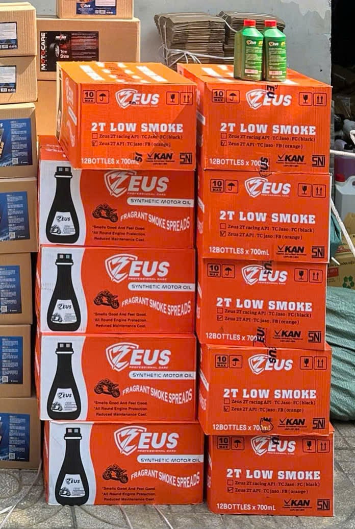 Mua Sỉ Thùng Nhớt 2 Thì Zeus 2T Racing 700ML Màu Cam Nhập khẩu Indonesia