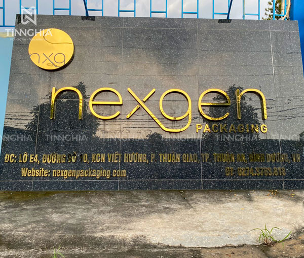 Làm biển hiệu công ty nền đá chữ nổi ở KCN Việt Hương