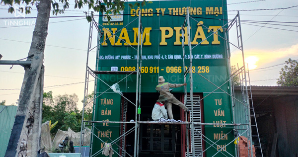 Làm bảng hiệu alu, ốp alu mặt dựng Bình Dương