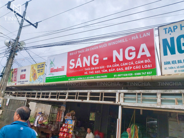 Làm Bảng Hiệu Tôn: Vật Liệu Bền Bỉ Cho Bảng Hiệu Ngoài Trời