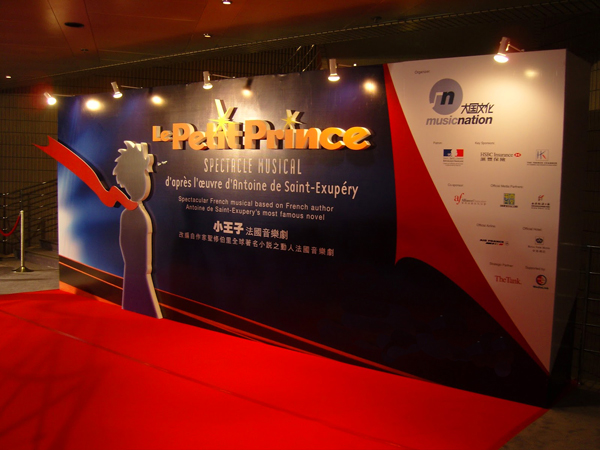 In bạt backdrop căng khung sắt sự kiện tại Bình Dương - Liên hệ hotline nhận báo giá