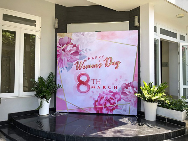 In phông nền chụp ảnh đẹp tại Bình Dương - làm khung sắt căng bạt backdrop