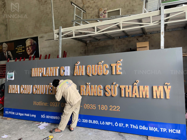 Đặt thi công thay mới bảng hiệu Bàu Bàng cho công ty