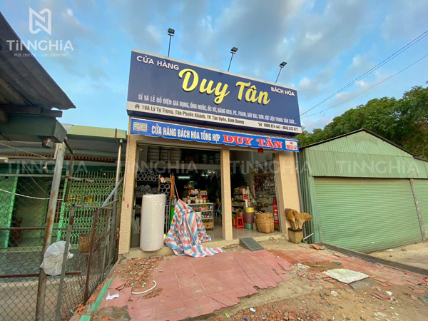 Bảng hiệu alu chữ nổi alu gương vàng đẹp bắt mắt cho cửa hàng bách hóa