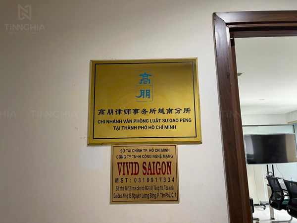 Làm bảng hiệu đẹp TPHCM bằng inox sang trọng