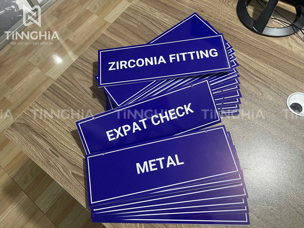 Bảng Hiệu Mica Dán Decal Bình Dương