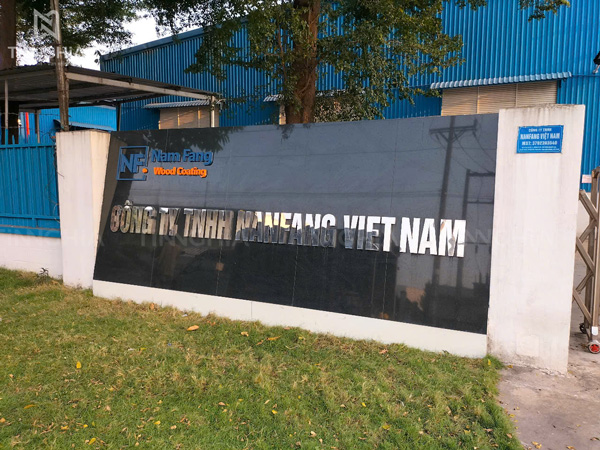 Làm bảng hiệu chữ nổi inox nền đá đẹp cho công ty Bình Dương