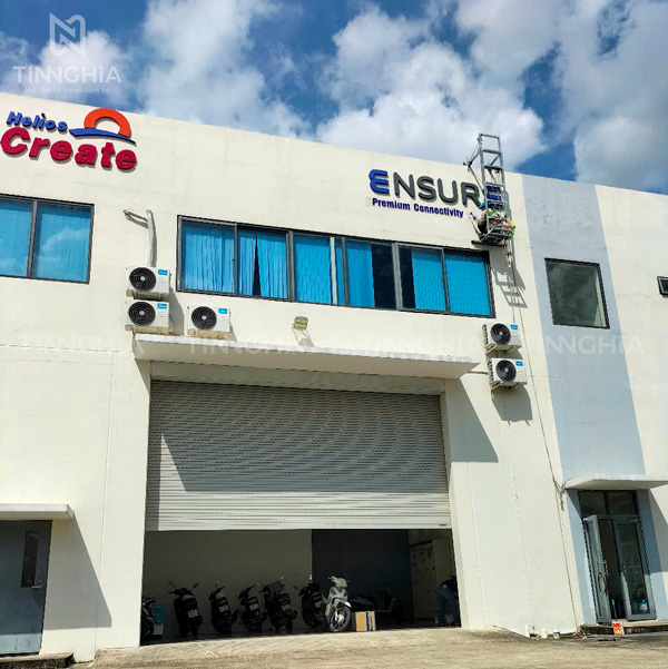 Thi công gắn bảng hiệu chữ nổi lên tường công ty (Khách hàng công ty Ensure)