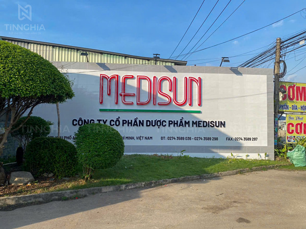 Liên hệ Tín Nghĩa làm biển quảng cáo chữ nổi mica TPHCM