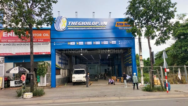 BIỂN QUẢNG CÁO TRUNG TÂM CHĂM SÓC XE BÌNH DƯƠNG - THẾ GIỚI LỐP