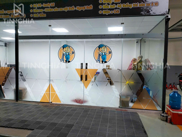 DÁN DECAL CỬA KÍNH DĨ AN