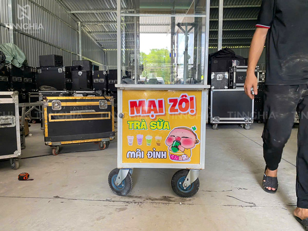 Báo giá làm biển quảng cáo cho xe đẩy bán trà sữa, biển hiệu xe bán hàng lưu động Bình Dương