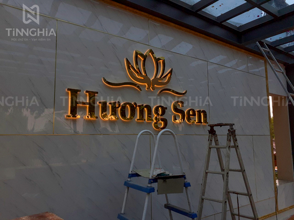 Chất Lượng Và Độ Bền Của Bảng Hiệu Inox