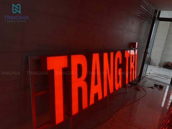 Làm Bảng Hiệu Mica Bình Dương