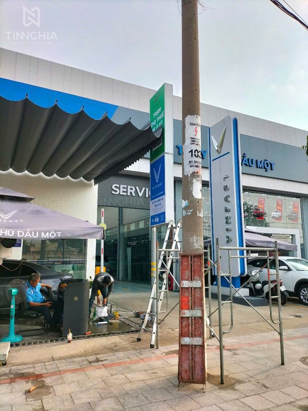 Hộp Đèn Bạt Xuyên Sáng Trạm Sạc Vinfast