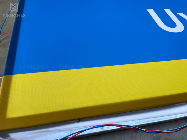 HỘP ĐÈN CĂNG BẠT DĨ AN