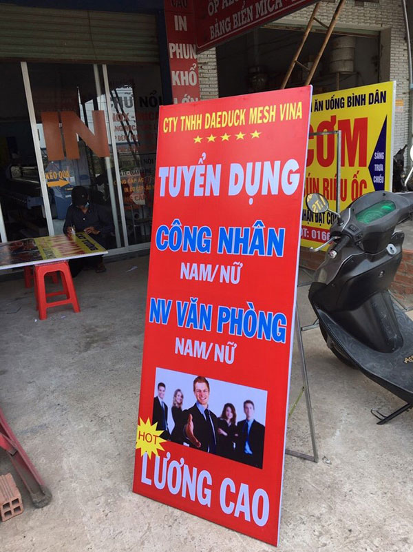 Standee tuyển dụng chân đứng khung sắt hình chữ A (Ảnh sưu tầm)