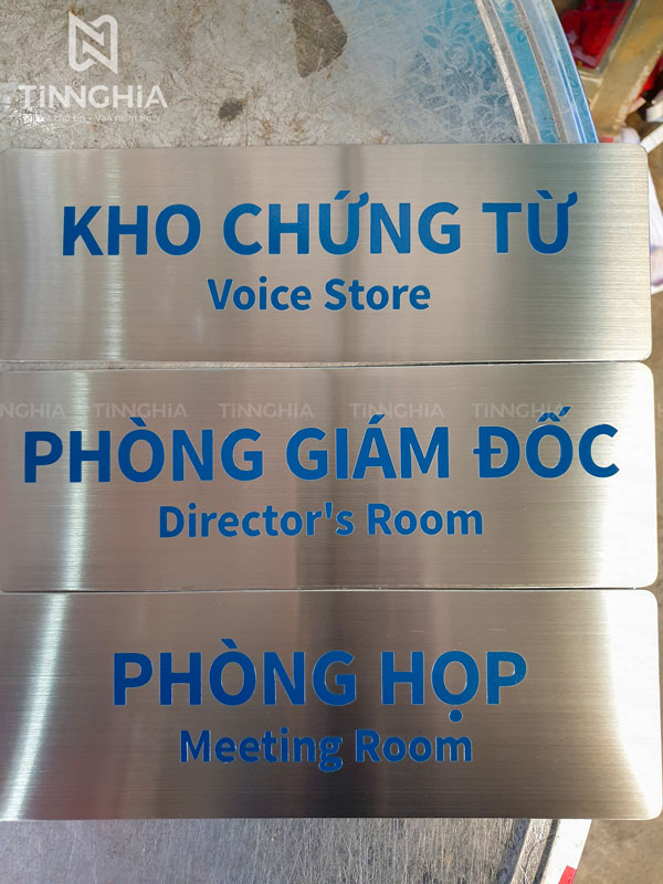 LÀM BIỂN THÔNG BÁO CHỈ DẪN GIÁ RẺ