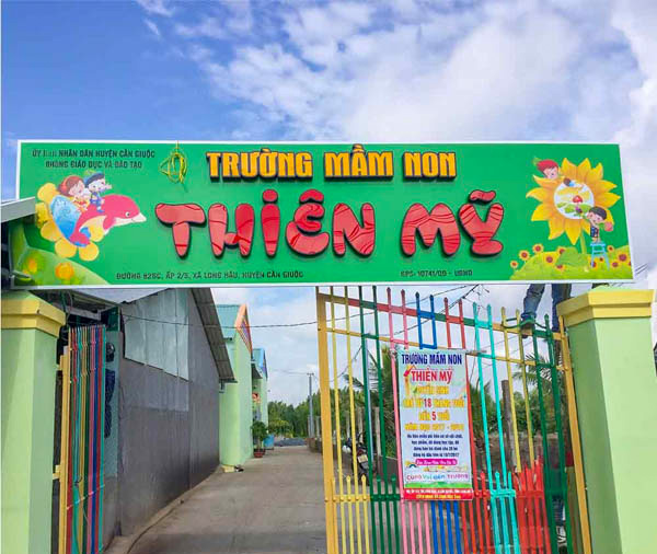 Bảng hiệu trường mầm non gắn chữ nổi mica nhiều màu đẹp giá rẻ (Ảnh sưu tầm)