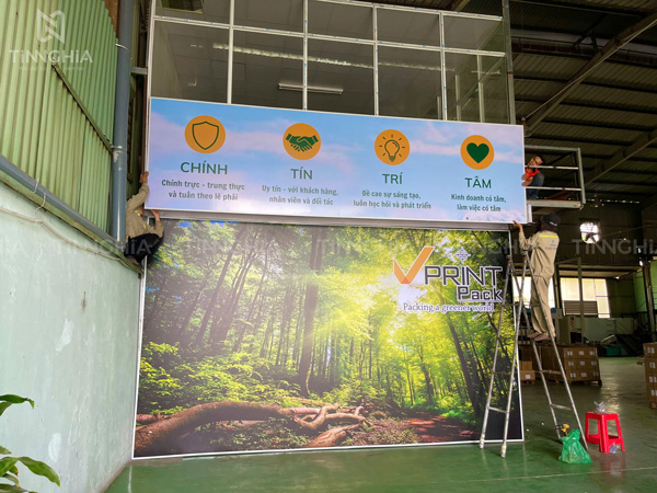 IN BIỂN BẠT KHUNG SẮT