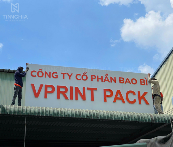 Thi công làm bảng tên công ty Thuận An khách hàng doanh nghiệp Vprint Pack