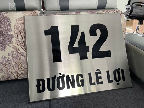 LÀM BIỂN THÔNG BÁO CHỈ DẪN GIÁ RẺ