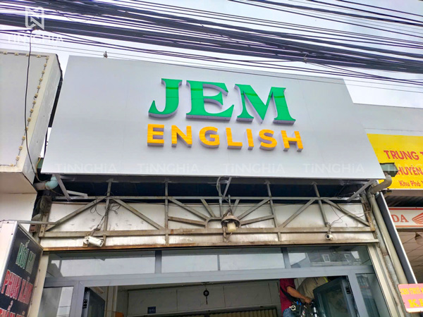 Biển hiệu làm bằng chữ nổi mica đẹp giá rẻ, thiết kế tối giản