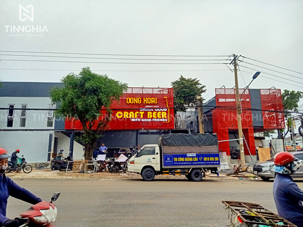 Làm chữ nổi mica tân uyên