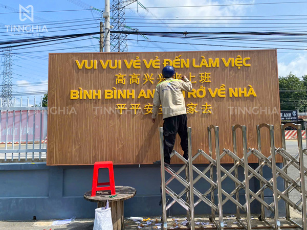 LÀM BIỂN MICA THUẬN AN