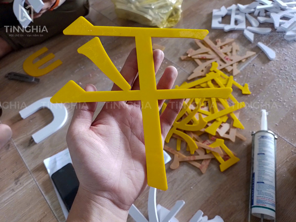 LÀM CHỮ NỔI MICA THỦ DẦU MỘT